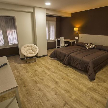 Hostal Elvira Aranda de Duero Buitenkant foto