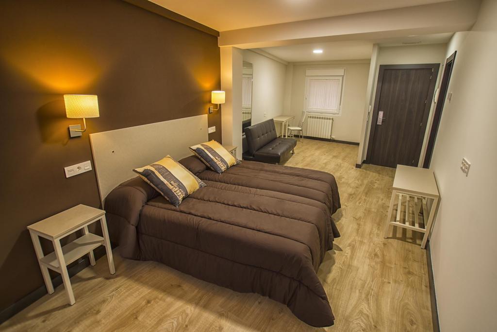 Hostal Elvira Aranda de Duero Buitenkant foto