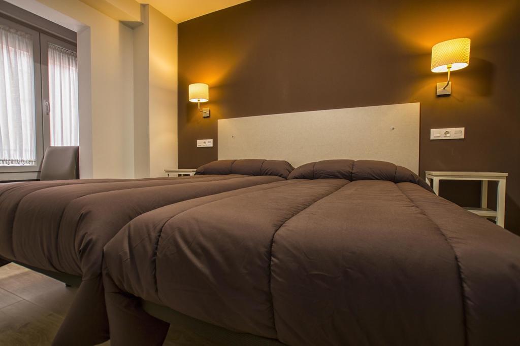 Hostal Elvira Aranda de Duero Buitenkant foto